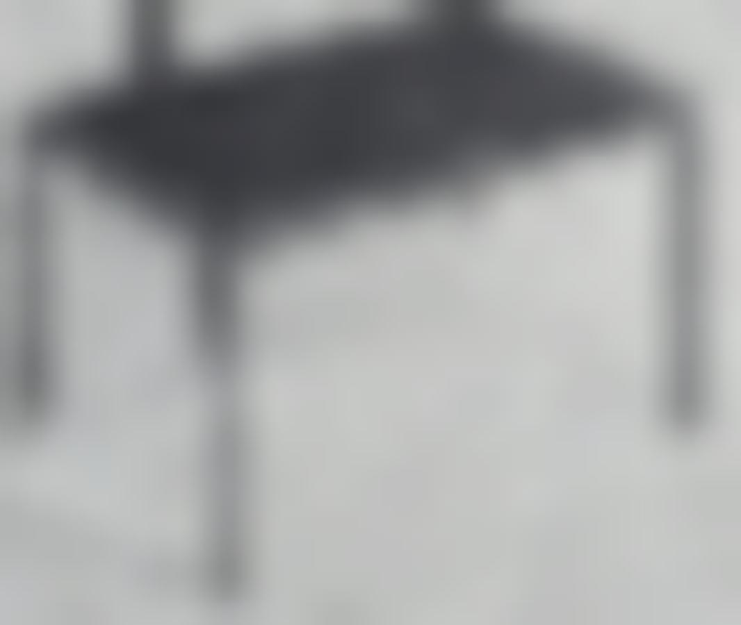 Pedestal table